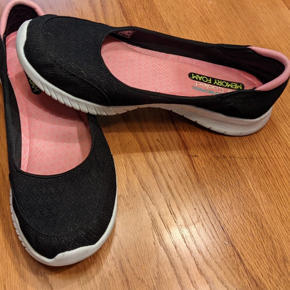 Skechers Wave-Lite Memory Foam Slip On Size 10